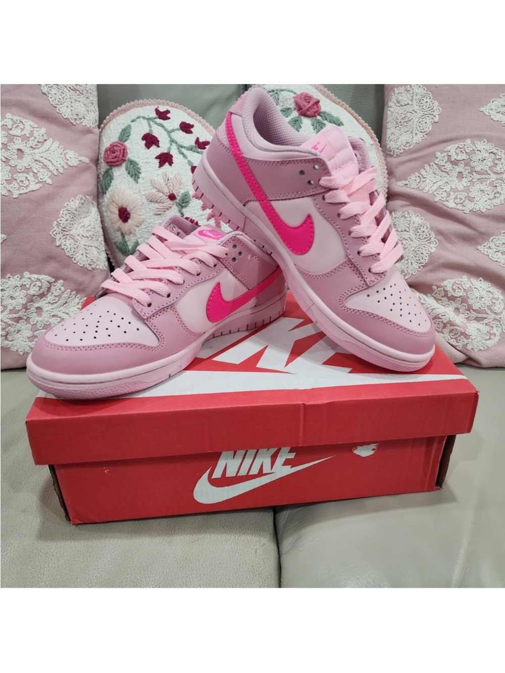 Nike Women’s Light Pink Low-Top Sneakers with Hot Pink Swoosh - Picture 2 of 5